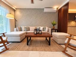 Modern Ground Floor Condo with King Bed - Image 2
