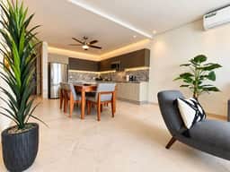 Práctico y Moderno Departamento para Tres - Image 3