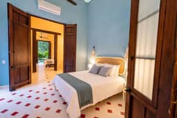 Colonial 4BR Gem Downtown +Private Pool+Garden+BBQ - Imagen 3