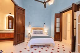 Colonial 4BR Gem Downtown +Private Pool+Garden+BBQ - Imagen 2