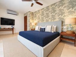 Penthouse Nutria: Doble Vista y Jacuzzi Privado - Image 4
