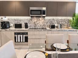 Departamento Chic con Escritorio y Cafetera - Image 3