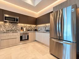 Penthouse Nutria: Doble Vista y Jacuzzi Privado - Image 2