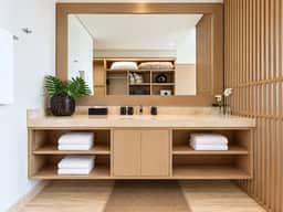 Modern One-Bedroom Apartment with King Bed - Image 5