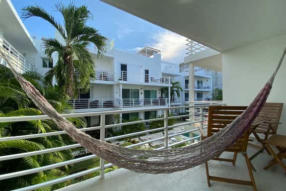 Charming 2BR Downtown*Pool*Wifi*AC*Balcony*Hammock - Image 1