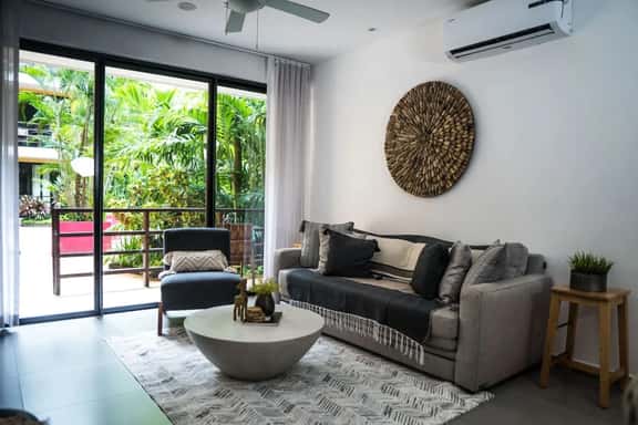 Lunada: Bright Stay with Rooftop Amenities - Image 1