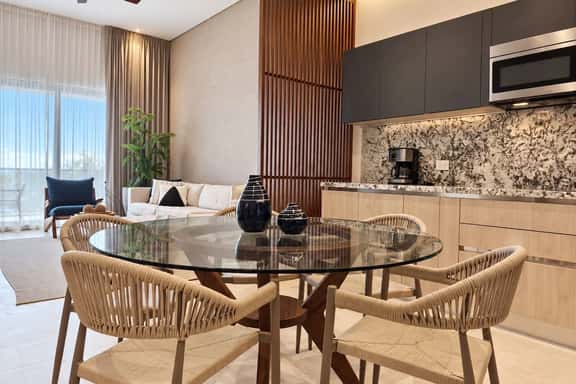 Penthouse Nutria: Doble Vista y Jacuzzi Privado - Image 1