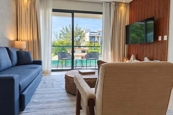 Spacious and Comfortable Apartment Near the Beach - Image 1