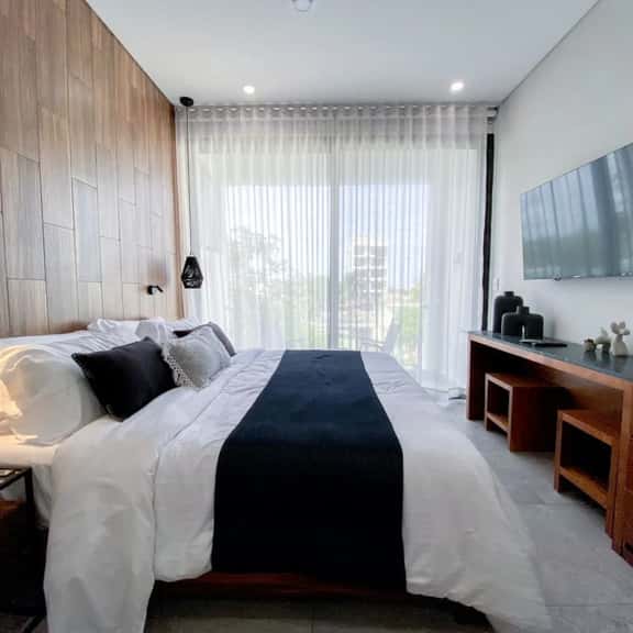 Best Studio >5th Ave +Pool+WIFI+Gym+Steps to Beach - Image 1