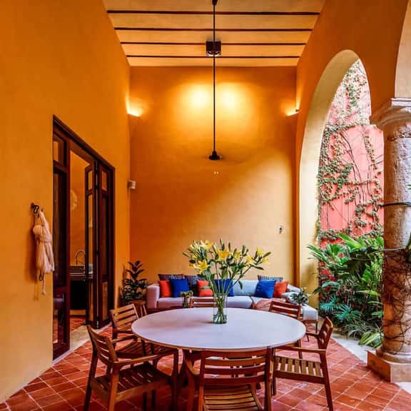 Colonial 4BR Gem Downtown +Private Pool+Garden+BBQ - Image 1
