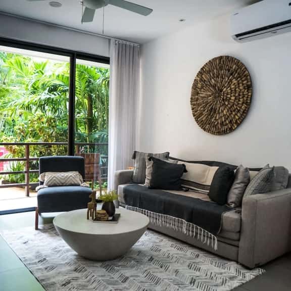 Lunada: Bright Stay with Rooftop Amenities - Image 1