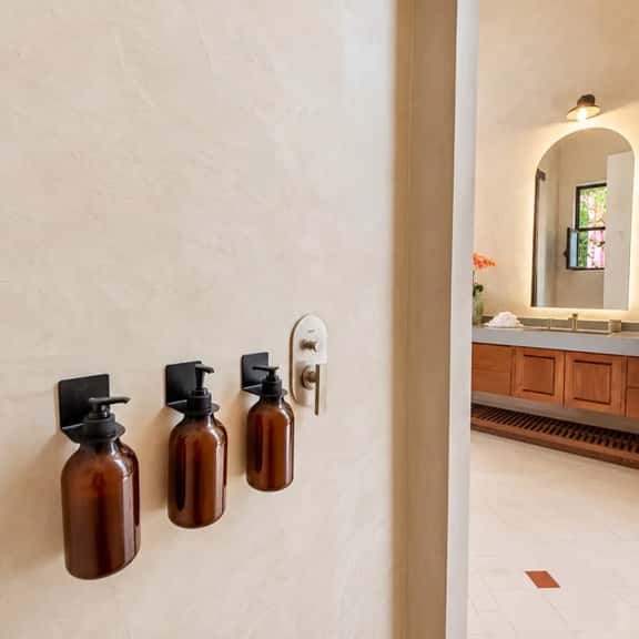 Colonial 4BR Gem Downtown +Private Pool+Garden+BBQ - Imagen 1