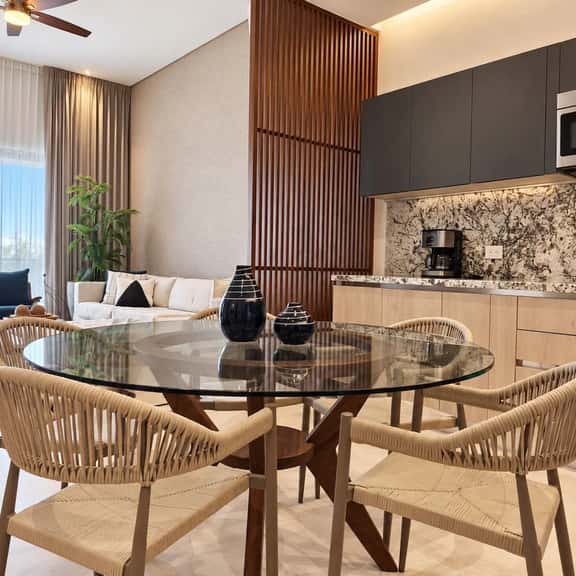 Penthouse Nutria: Doble Vista y Jacuzzi Privado - Image 1
