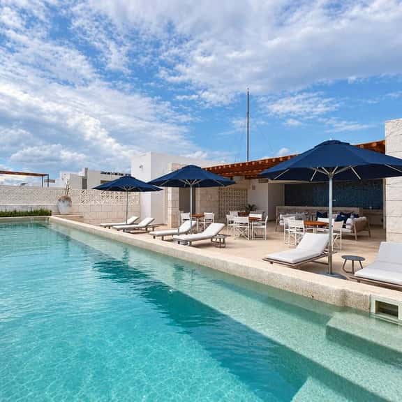 Spacious Apartment with 2 Queen Beds & Rooftop - Imagen 1