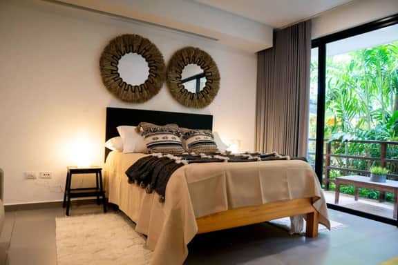 Lunada: Bright Stay with Rooftop Amenities - Image 3
