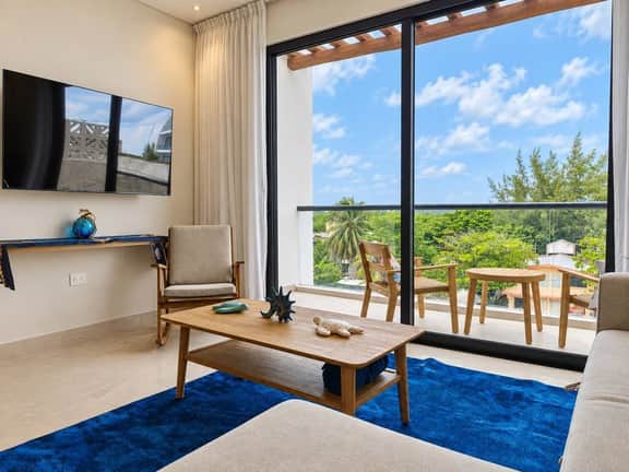 Spacious Getaway for 6 Guests - Image 2