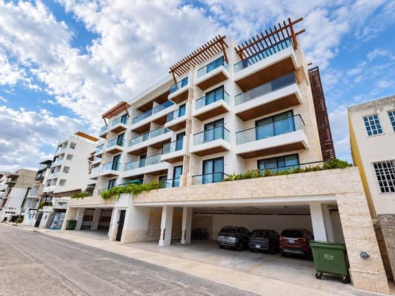 Modern Ground Floor Condo with King Bed - Image 3