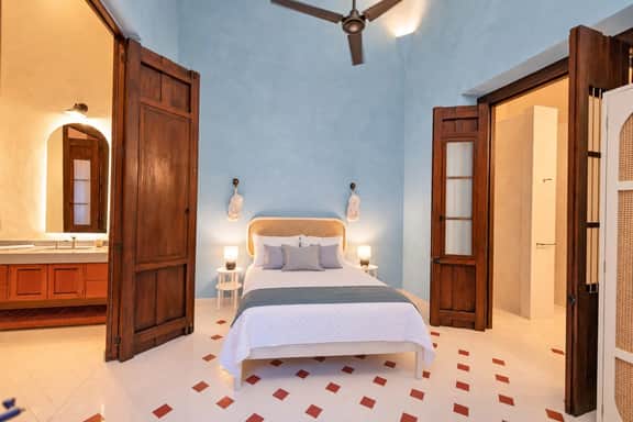 Colonial 4BR Gem Downtown +Private Pool+Garden+BBQ - Imagen 2