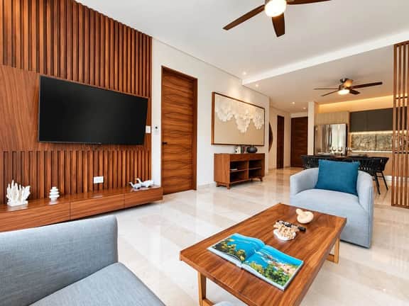 Elegant Porto Blu Apartment 106 - Image 2