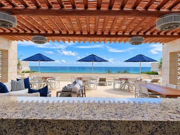 Spacious Apartment with 2 Queen Beds & Rooftop - Imagen 3