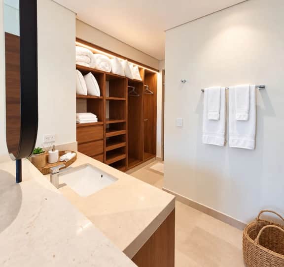 Cozy Modern Apartment with Rooftop & Pool - Image 5